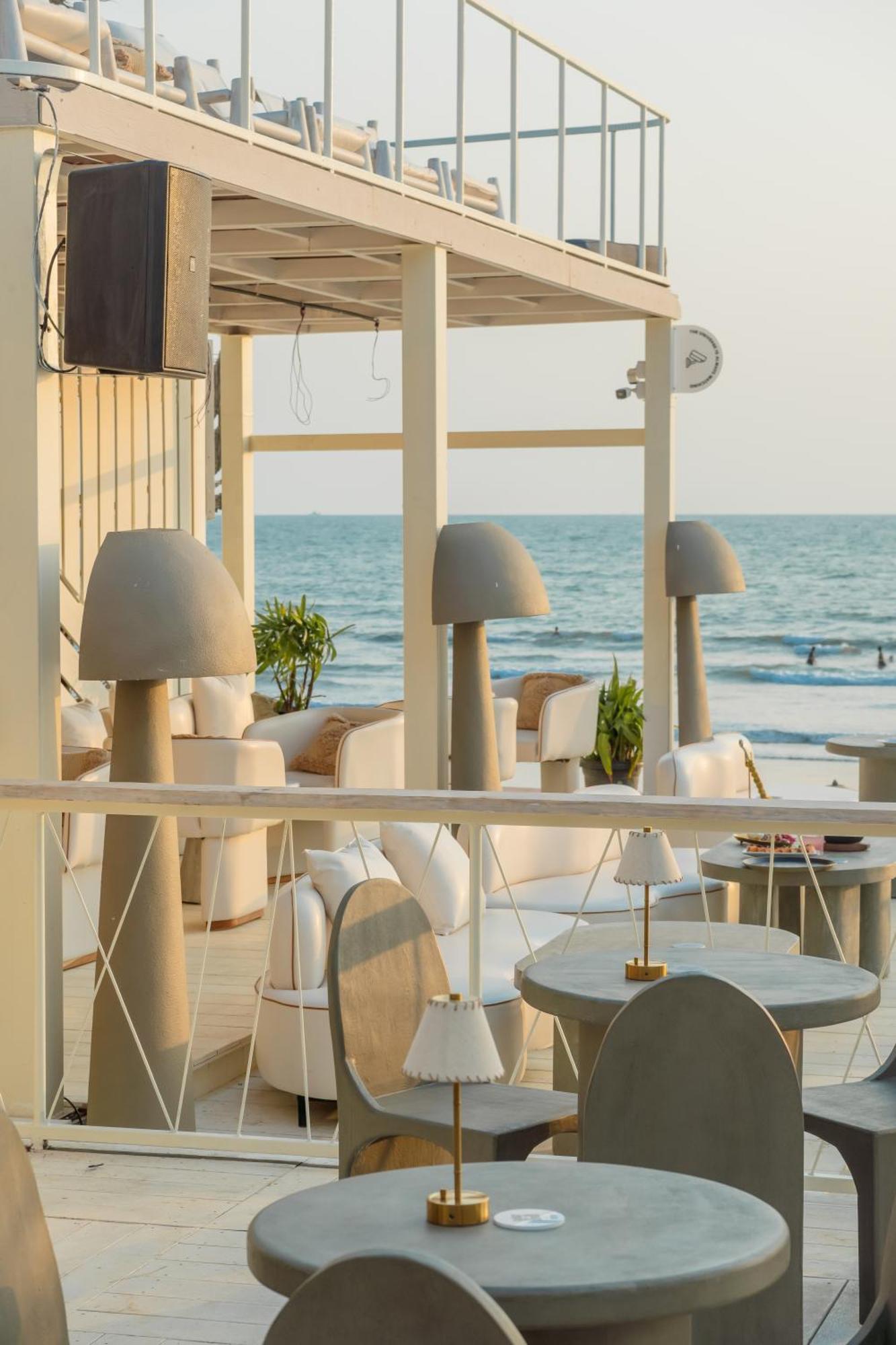 Living Room Beach Resort Morjim Exteriör bild